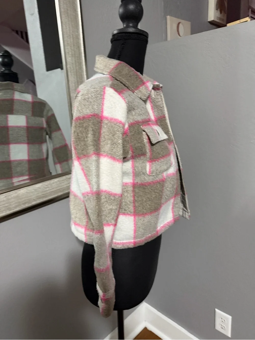 Cat & Jack girls' plaid cropped shacket size medium 8